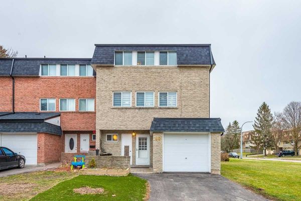 Poplar Cres Townhome